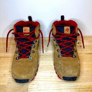Columbia Newton Ridge Size 6 Hiking Boots